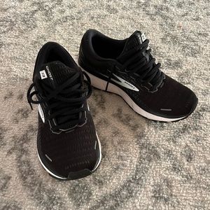 Brooks Ghost 13- Size 8